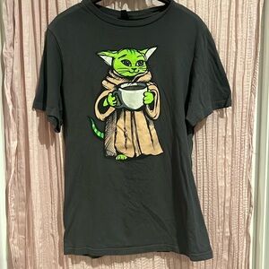 Green cat as Yoda grey tee Size SMALL